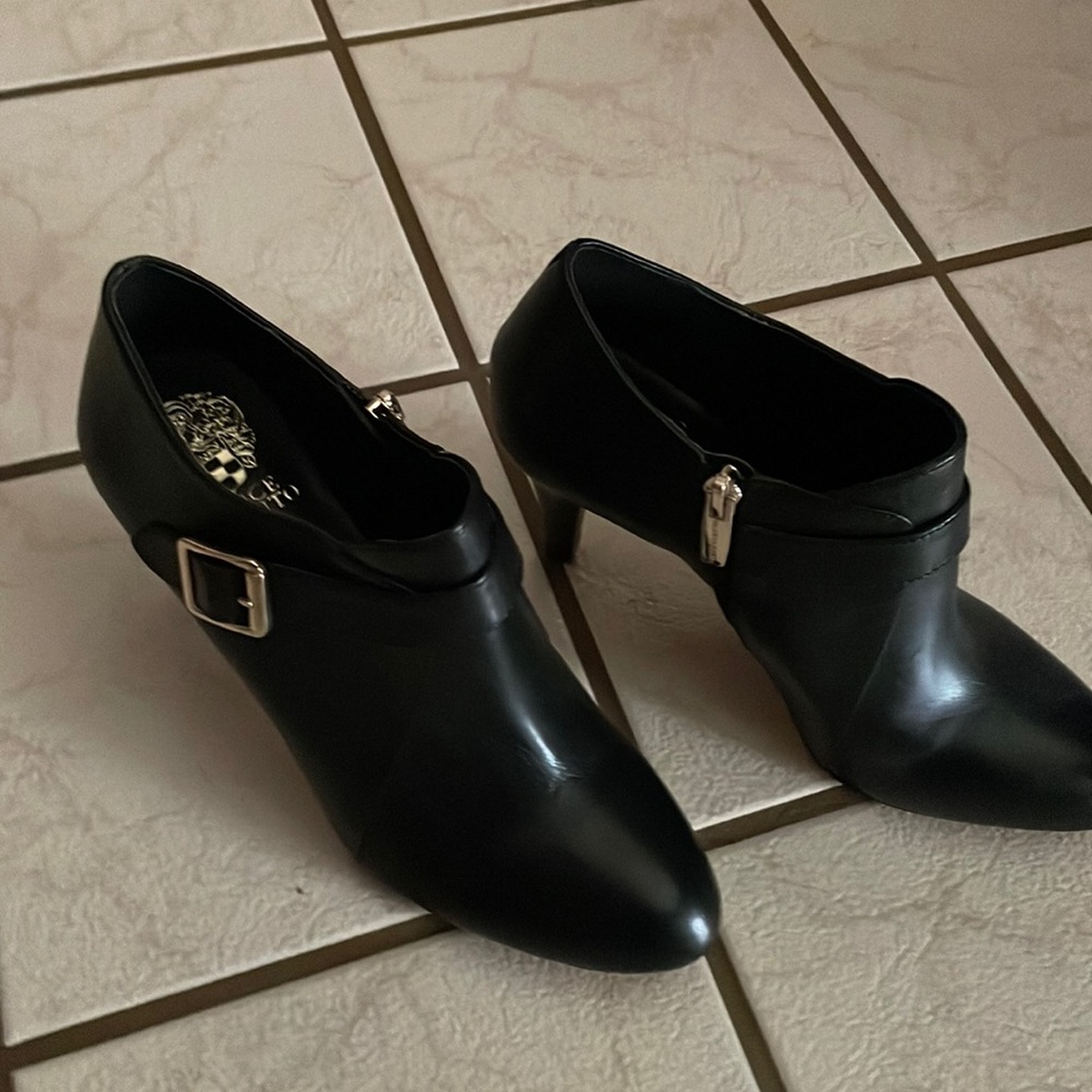 Vince Camuto Botties